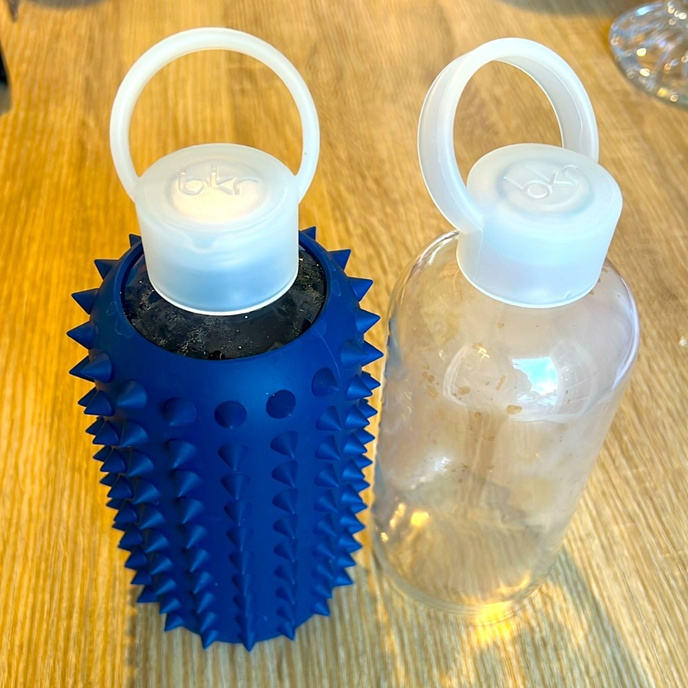 BRK Blue 16 oz glass water bottle and extra glass and lid